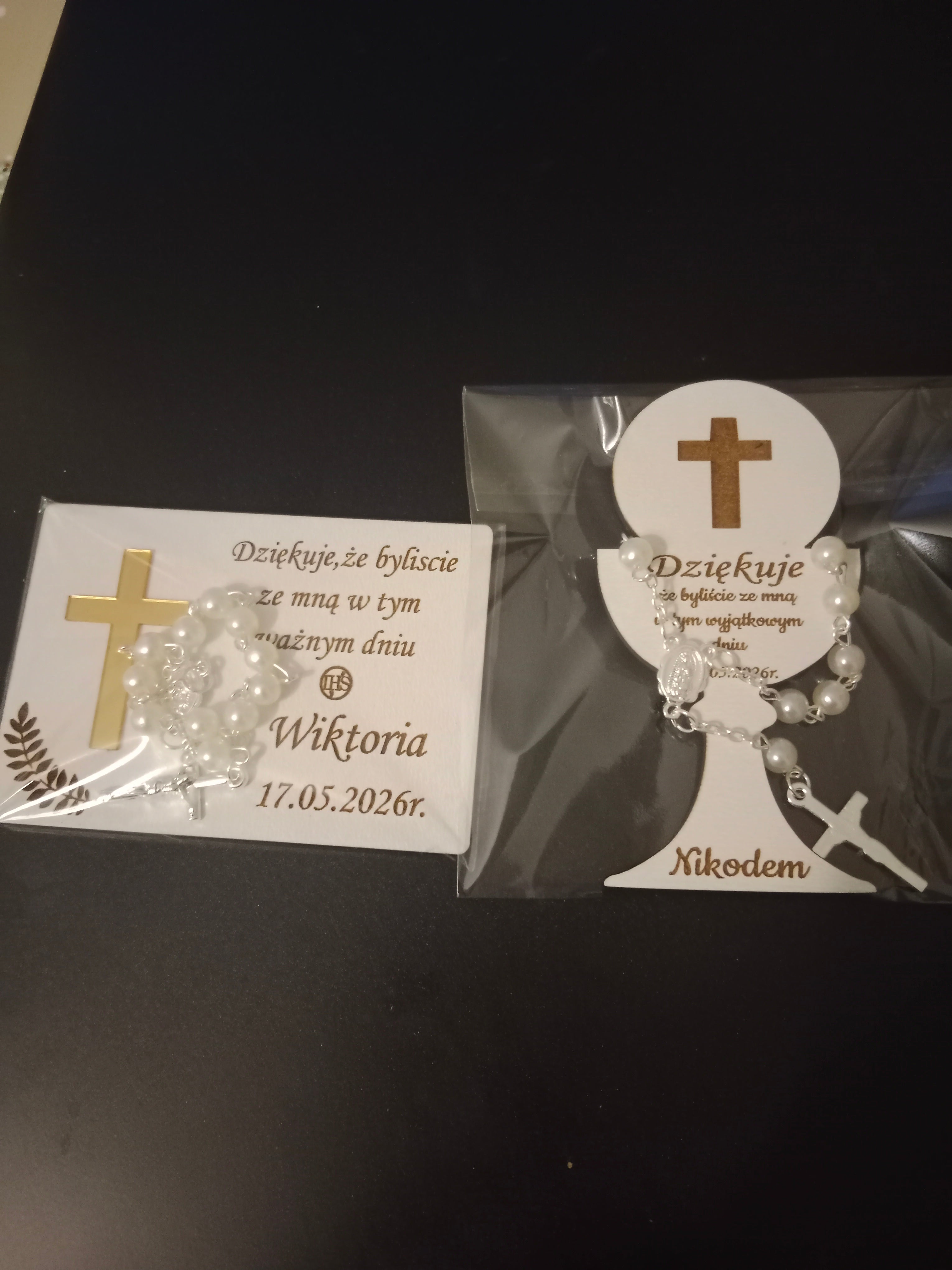 Magnes z różańcem jako podziękowanie dla gości